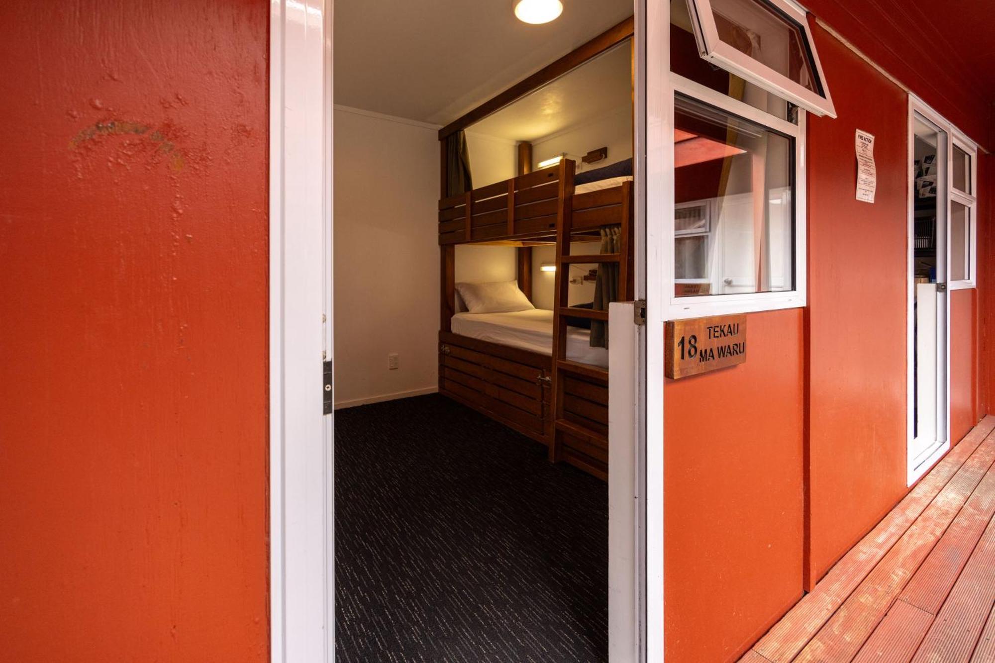 Haka House Taupo Hostel Eksteriør bilde