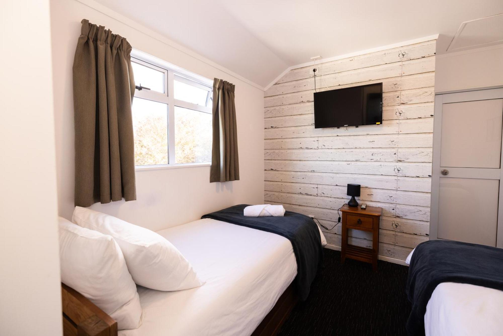 Haka House Taupo Hostel Eksteriør bilde