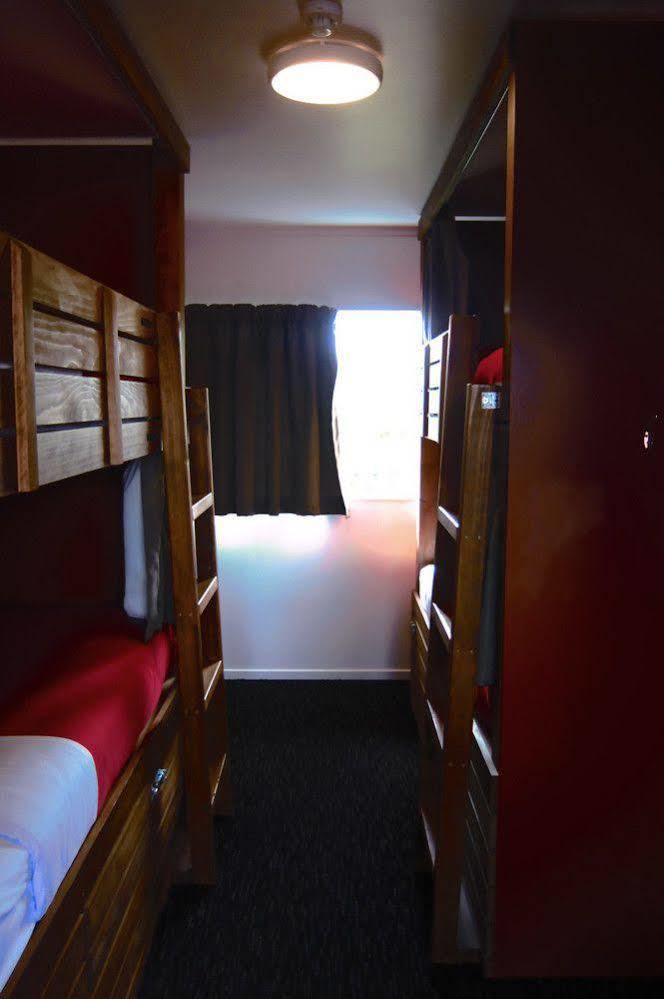 Haka House Taupo Hostel Eksteriør bilde