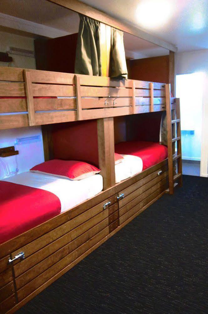 Haka House Taupo Hostel Eksteriør bilde